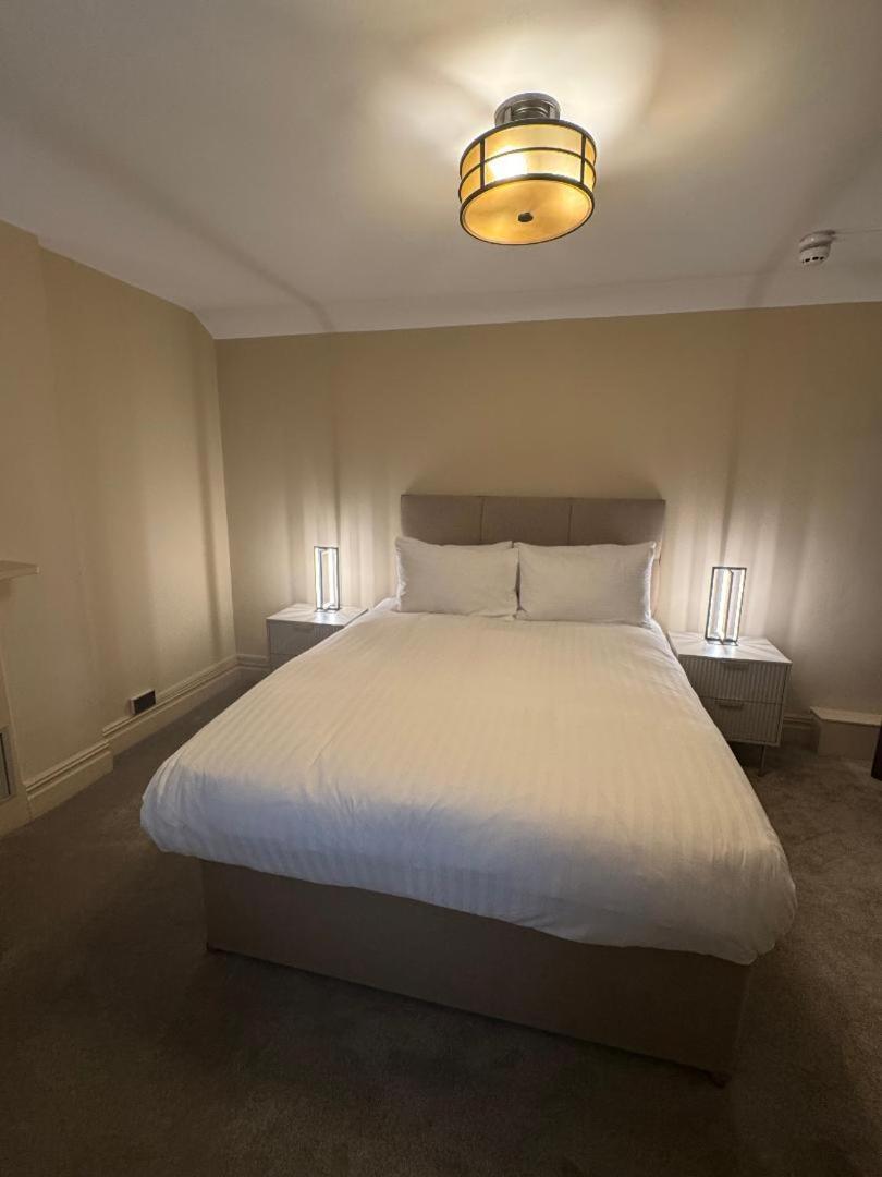 The Blueberry Hotel Pontypridd Dış mekan fotoğraf